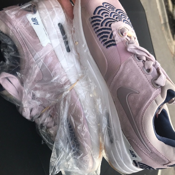 Shoes - Picture 6 of 7